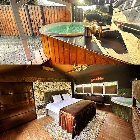 Wellness Tuin - Ultieme Partner Beleving - St Hubertus Suite Met Jacuzzi ,Openhaard, Prive Hottub En Prive Sauna In Jachthut Stijl Horst Exterior photo
