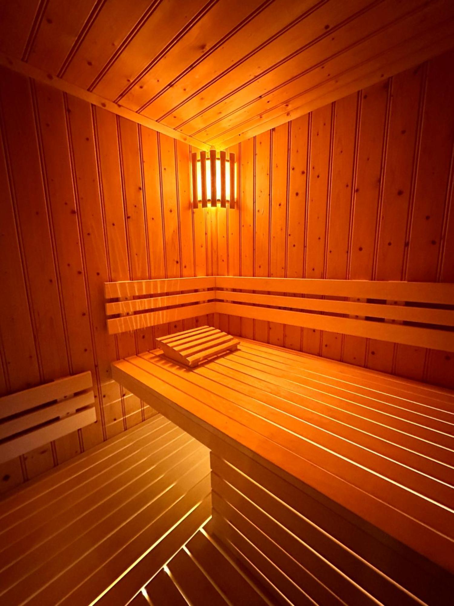 Wellness Tuin - Ultieme Partner Beleving - St Hubertus Suite Met Jacuzzi ,Openhaard, Prive Hottub En Prive Sauna In Jachthut Stijl Horst Exterior photo